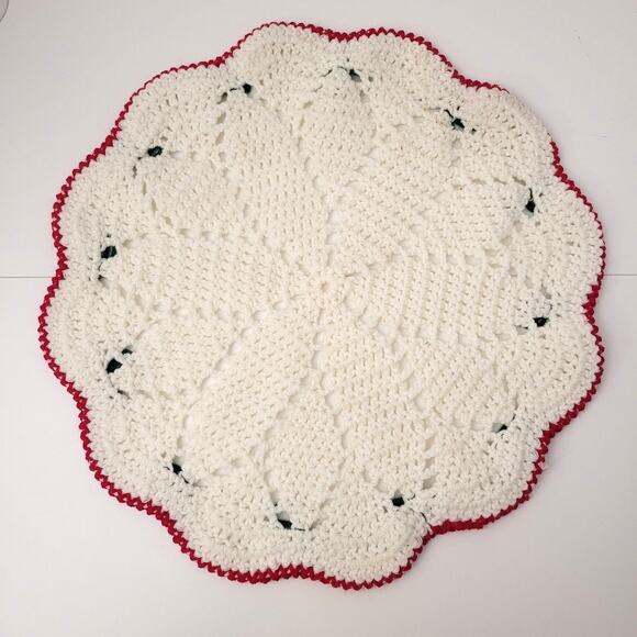 Vintage Christmas Crochet Doily Set Red Green White Round Scallop 16" Pair Table - Picture 8 of 9